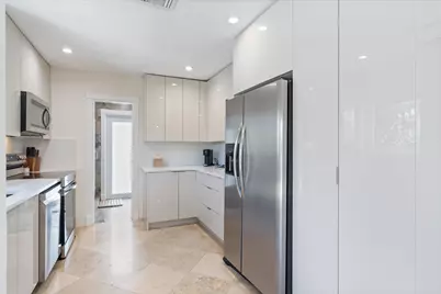 2740 NE 25th Place, Fort Lauderdale, FL 33305 - Photo 10