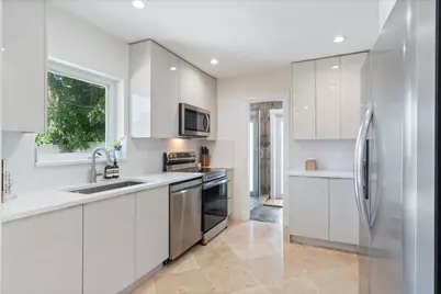 2740 NE 25th Place, Fort Lauderdale, FL 33305 - Photo 8