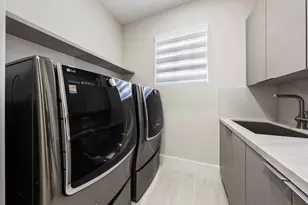 4762 Village Way, Davie, FL 33314 - Photo 30
