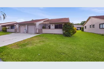 18 Winchmore Lane, Boynton Beach, FL 33426 - Photo 2