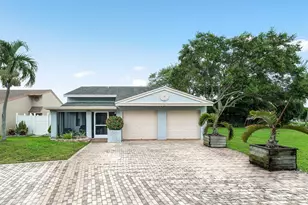 28 Paxford Ln, Boynton Beach, FL 33426 - Photo 2