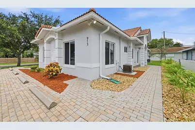 913 NE 12th Avenue, Pompano Beach, FL 33060 - Photo 2