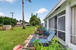 4305 Lucerne Villas Ln, Lake Worth, FL 33467 - Photo 6