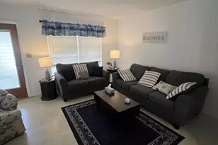 1622 NE Maureen Ct, Jensen Beach, FL 34957 - Photo 4