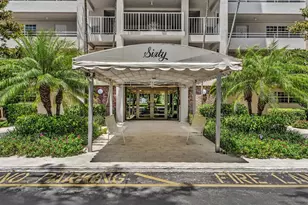 605 Oaks Dr, Pompano Beach, FL 33069 - Photo 2