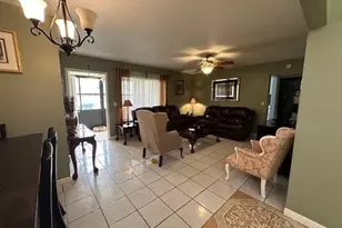 325 Knotty Pine Cir, Greenacres, FL 33463 - Photo 16