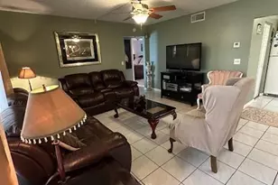 325 Knotty Pine Cir, Greenacres, FL 33463 - Photo 22