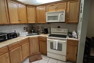 325 Knotty Pine Cir, Greenacres, FL 33463 - Photo 10