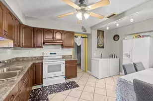 8460 NW 15th St, Pembroke Pines, FL 33024 - Photo 8