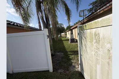 8164 Pelican Harbour Drive, Lake Worth, FL 33467 - Photo 10