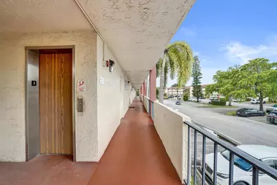 9410 N Hollybrook Lake Drive, Pembroke Pines, FL 33025 - Photo 32