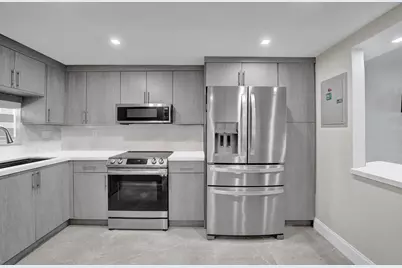9410 N Hollybrook Lake Drive, Pembroke Pines, FL 33025 - Photo 2