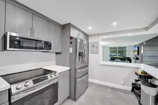 9410 N Hollybrook Lake Dr, Pembroke Pines, FL 33025 - Photo 4