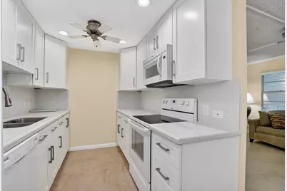 2070 Newport Q Drive, Deerfield Beach, FL 33442 - Photo 10