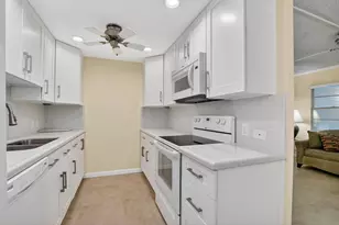 2070 Newport Q Dr, Deerfield Beach, FL 33442 - Photo 10