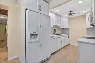 2070 Newport Q Drive, Deerfield Beach, FL 33442 - Photo 8