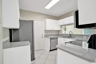 10581 NW 57th Ct, Coral Springs, FL 33076 - Photo 6