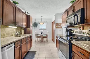 3425 Via Poinciana, Lake Worth, FL 33467 - Photo 10