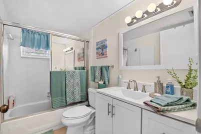3425 Via Poinciana #201, Lake Worth, FL 33467 - Photo 32