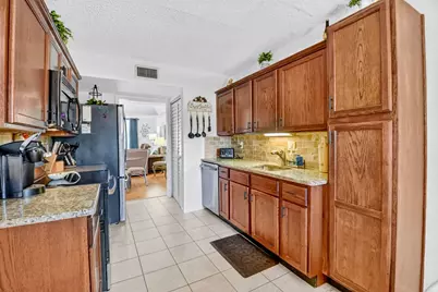3425 Via Poinciana #201, Lake Worth, FL 33467 - Photo 12