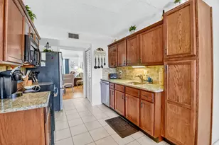 3425 Via Poinciana, Lake Worth, FL 33467 - Photo 12