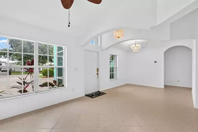 482 NW Sunflower Place, Jensen Beach, FL 34957 - Photo 10
