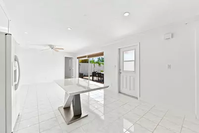 126 West Court, Royal Palm Beach, FL 33411 - Photo 4