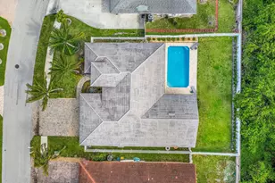 596 N Cypress Dr, Tequesta, FL 33469 - Photo 4