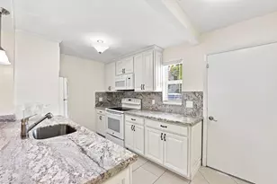 2223 NE 1st Ct, Boynton Beach, FL 33435 - Photo 4