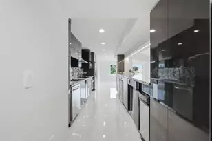 877 NE 195th St, Miami, FL 33179 - Photo 28