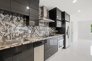 877 NE 195th St, Miami, FL 33179 - Photo 24