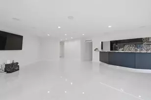 877 NE 195th St, Miami, FL 33179 - Photo 12