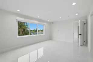 877 NE 195th St, Miami, FL 33179 - Photo 22