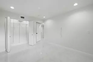 877 NE 195th St, Miami, FL 33179 - Photo 34