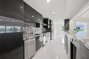 877 NE 195th St, Miami, FL 33179 - Photo 30