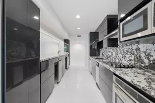 877 NE 195th St, Miami, FL 33179 - Photo 26