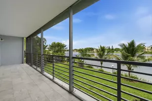 877 NE 195th St, Miami, FL 33179 - Photo 58