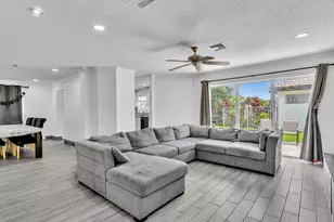 7145 Crescent Creek Pl, Coconut Creek, FL 33073 - Photo 8