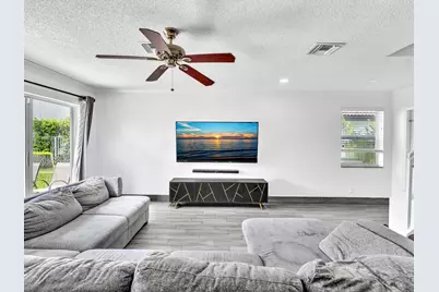7145 Crescent Creek Place, Coconut Creek, FL 33073 - Photo 10