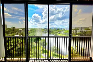 2112 S Cypress Bend Dr, Pompano Beach, FL 33069 - Photo 8