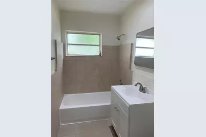 2911 NW 7th Street, Pompano Beach, FL 33069 - Photo 10