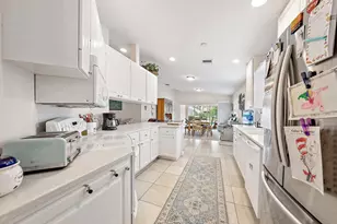 8229 St Johns Ct, Wellington, FL 33414 - Photo 8
