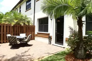 807 E Village Cir, Davie, FL 33325 - Photo 32