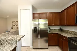807 E Village Cir, Davie, FL 33325 - Photo 10