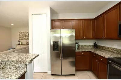 807 E Village Circle, Davie, FL 33325 - Photo 10