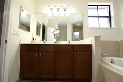 807 E Village Circle, Davie, FL 33325 - Photo 20