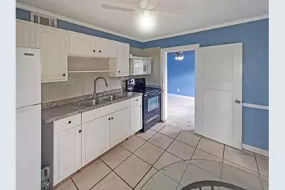 715 N 10th Street, Fort Pierce, FL 34950 - Photo 6