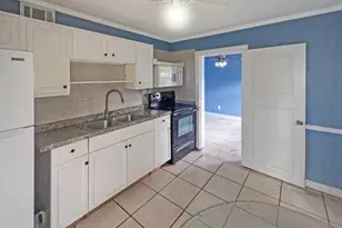 715 N 10th St, Fort Pierce, FL 34950 - Photo 6