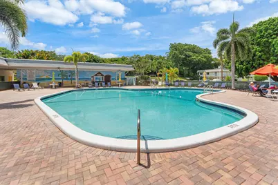 3160 Lake Osborne Drive #Bldg 6 Unit 206, Lake Worth Beach, FL 33461 - Photo 2