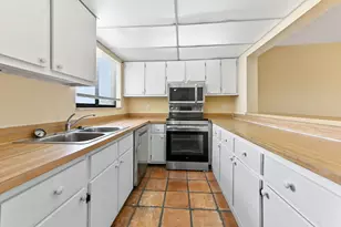 2820 Tennis Club Dr, West Palm Beach, FL 33417 - Photo 10